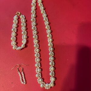 Elegant Pearl Jewelry Set